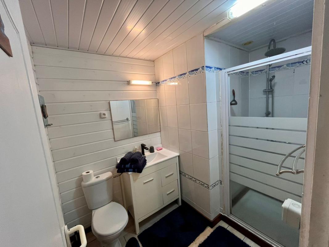 villa-avec-jacuzzi-vue-mer-tartane-caravelle -salle de douche 2